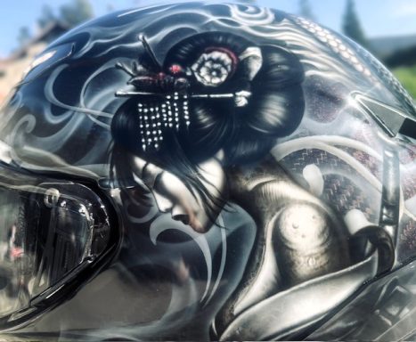 Onna Bugheisa peinture customisée, peinture casque, airbrush custom paint, helmet paint, peinture perso, casque customisé
